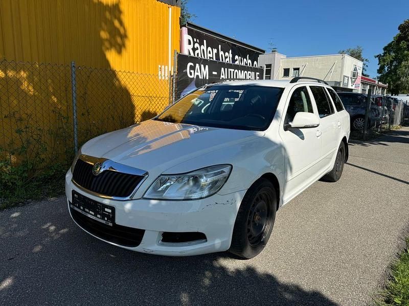 Weiß Gebraucht 2012 Skoda Octavia Ambition Kombi | 1.750 € (Teuer) - Bild 1/4