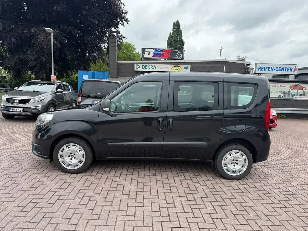 Gebraucht Fiat Doblò Lounge 120 PS (88 kW) 2016 Schwarz Van / Kleinbus