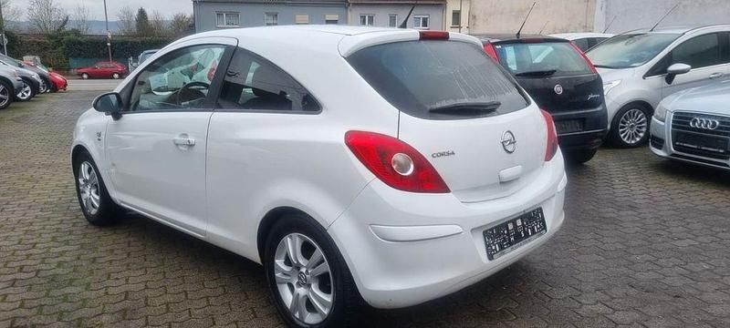 Używany Opel Corsa Satellite 69 KM (50 kW) 2011 Biały Hatchback