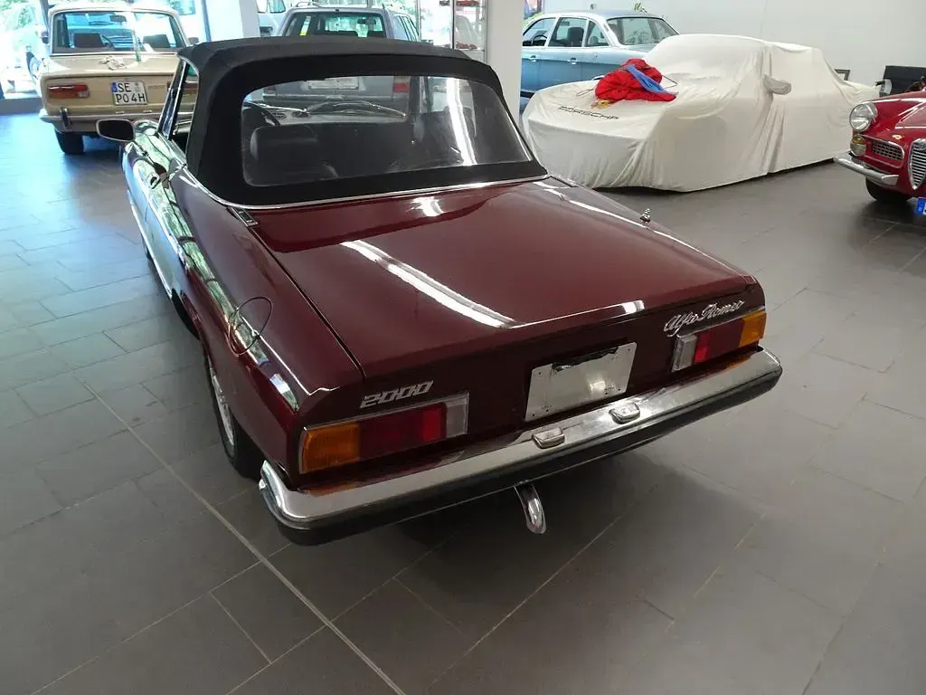 Gebraucht Alfa Romeo Spider 126 PS (92 kW) 1981 Rot Cabrio