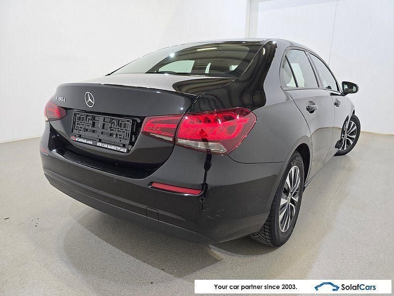 Gebraucht Mercedes A180 116 PS (85 kW) 2021 Schwarz Limousine