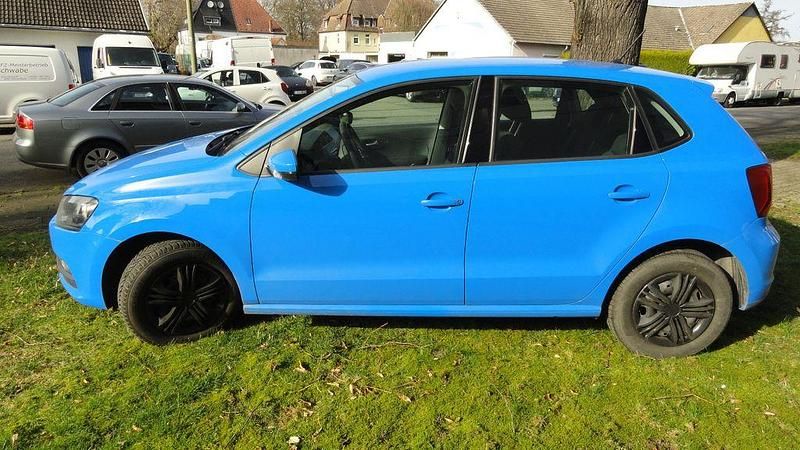 Gebraucht VW Polo Trendline 60 PS (44 kW) 2015 Blau Limousine