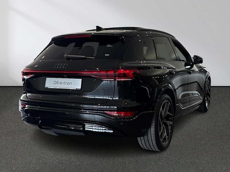 Neu Audi Q6 e-tron Performance 225 kW (306 PS) 2026 Mythosschwarz SUV