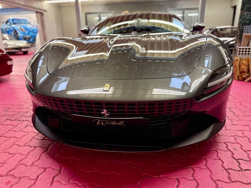 Neu Ferrari Roma 620 PS (456 kW) 2025 Grau Coupé