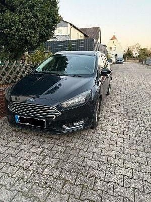 Schwarz Gebraucht 2016 Ford Focus Titanium Limousine | 6.600 € (Superpreis) - Bild 1/4