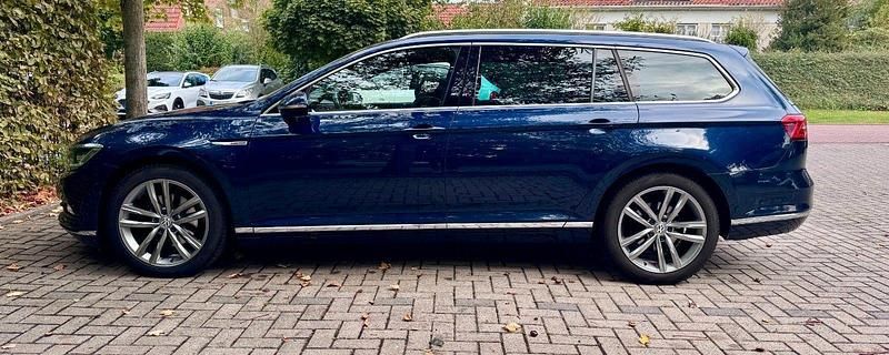 Gebraucht VW Passat Highline 190 PS (139 kW) 2015 Blau Kombi