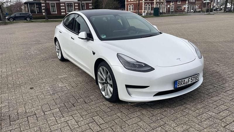 Gebraucht Tesla Model 3 Standard Range Plus 239 kW (325 PS) 2021 Weiß Limousine