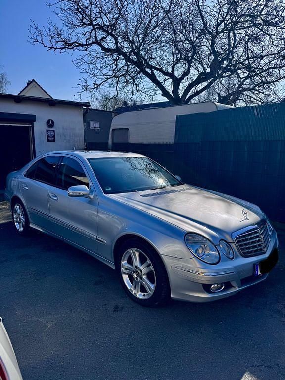 Gebraucht Mercedes E220 Elegance 170 PS (125 kW) 2007 Silber Limousine