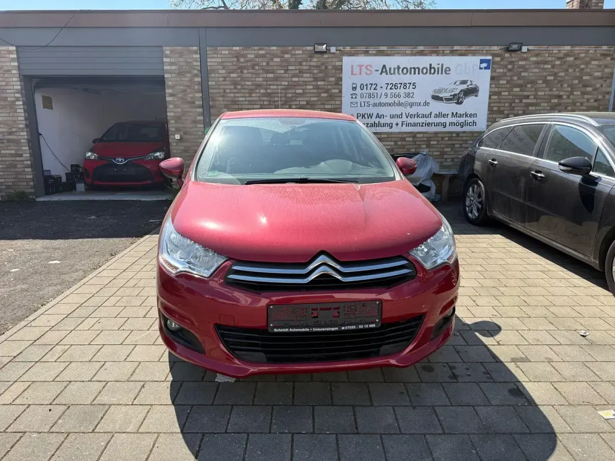 Używany Citroën C4 SELECTION 99 KM (72 kW) 2016 Czerwony Sedan/Limuzyna