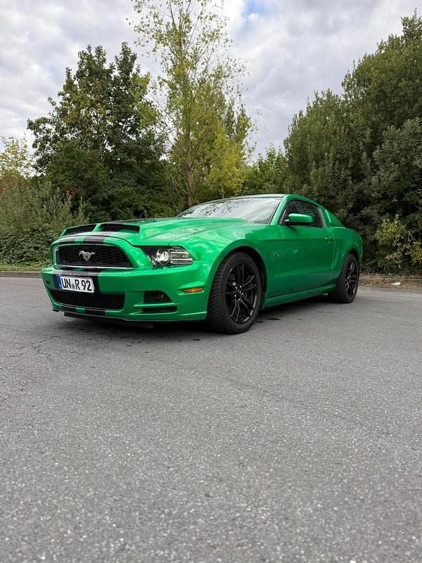 Rot Gebraucht 2014 Ford Mustang Coupé | 17.499 € (Etwas zu teuer) - Bild 1/4