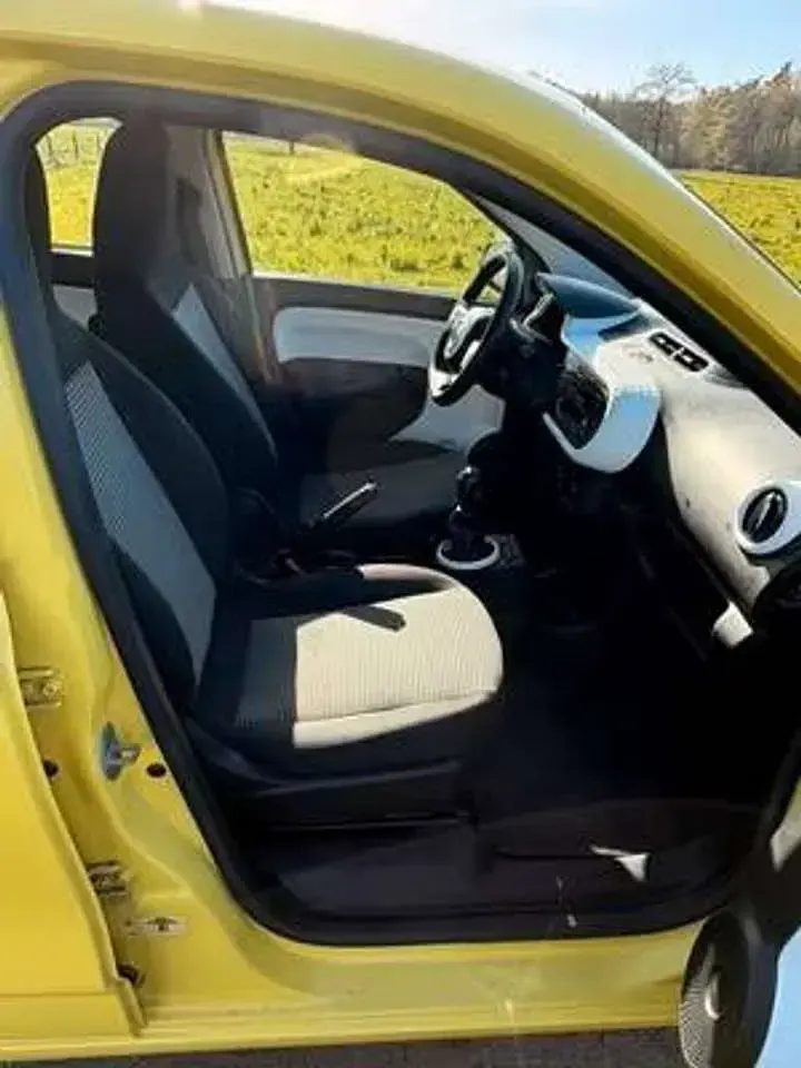 Gebraucht Renault Twingo Life 69 PS (50 kW) 2016 Gelb Kleinwagen
