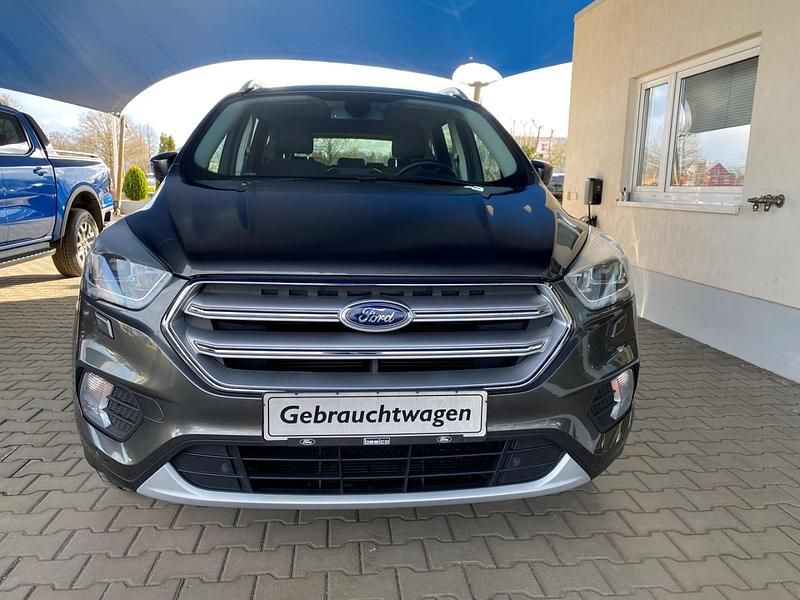 Gebraucht Ford Kuga Titanium 150 PS (110 kW) 2018 Magneticgrau (metallic) (grau) SUV