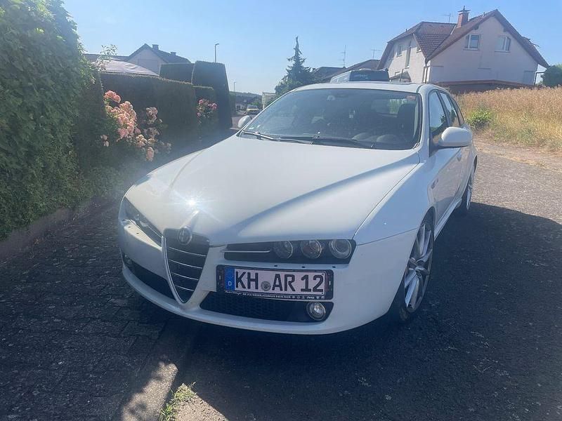 Weiß Gebraucht 2010 Alfa Romeo 159 Turismo Kombi | 6.800 € (Etwas zu teuer) - Bild 1/4