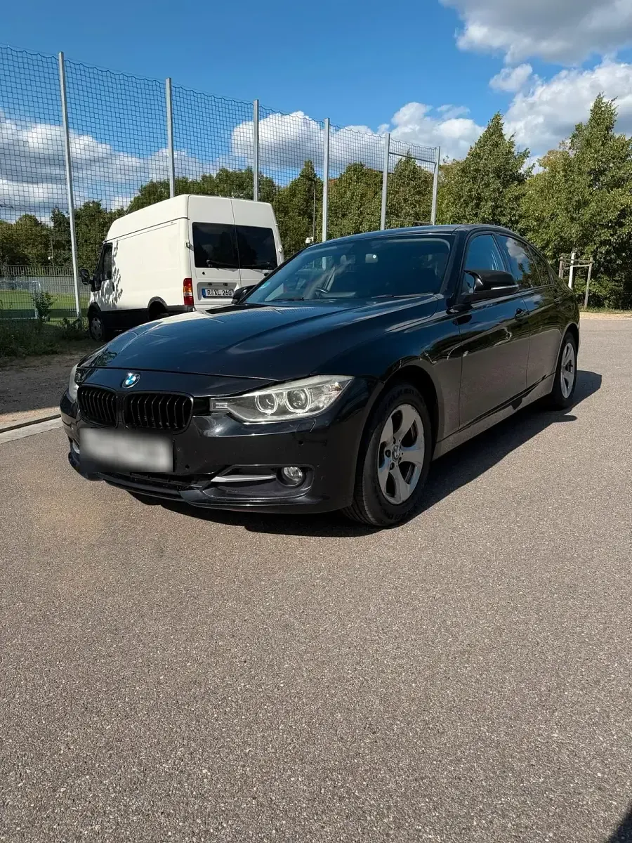 Gebraucht BMW 320 184 PS (135 kW) 2012 Schwarz Limousine
