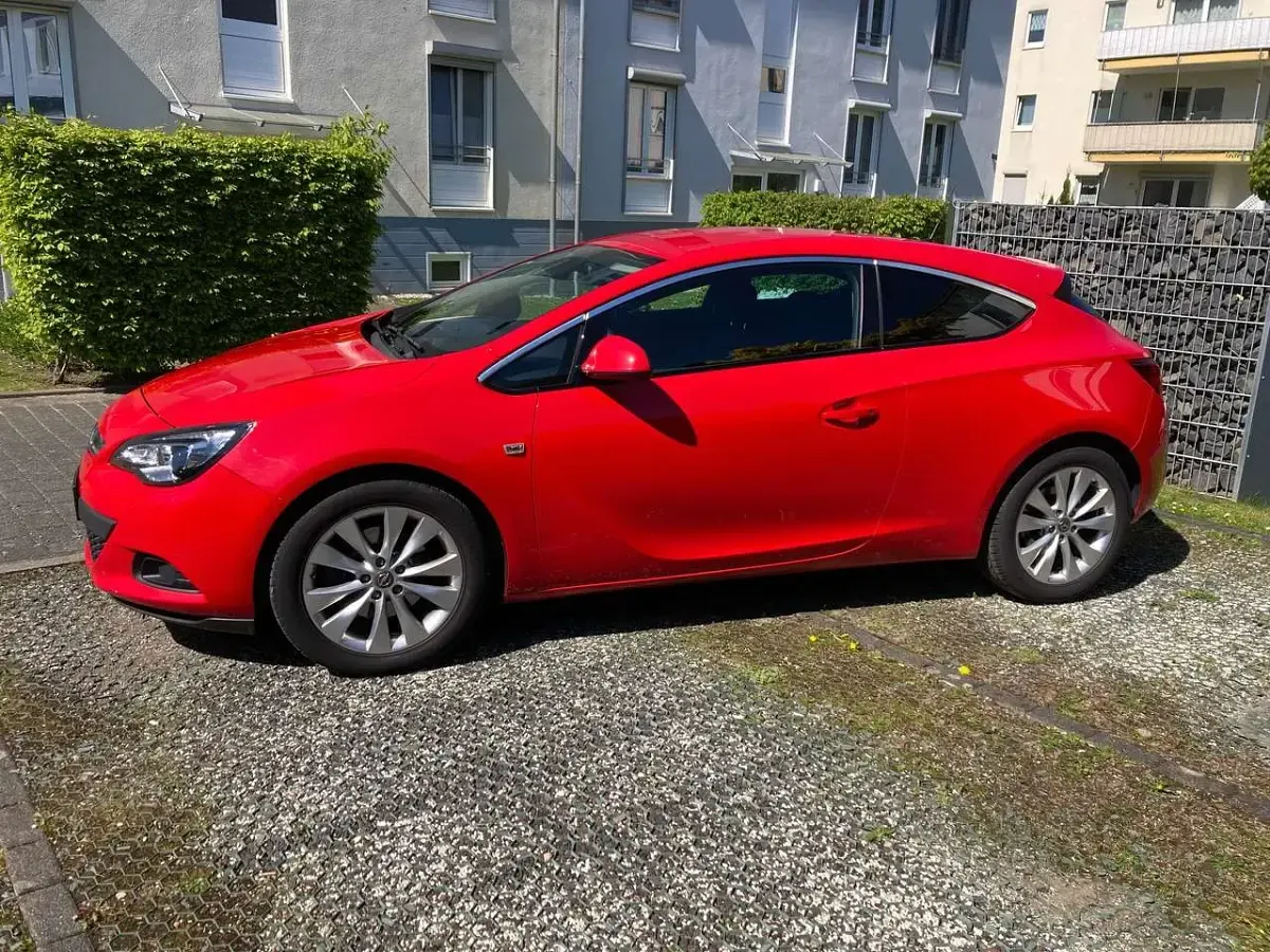 Gebraucht Opel Astra GTC Innovation 140 PS (102 kW) 2012 Rot Limousine