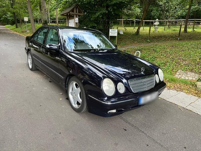 Second-hand Mercedes E200 163 CP (119 kW) 2001 Albastru Berlinǎ