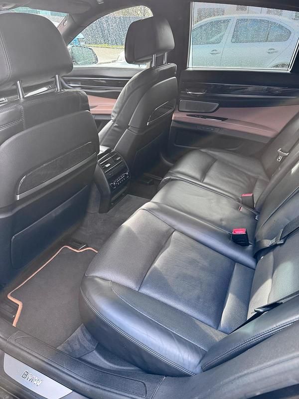 Gebraucht BMW 750 380 PS (279 kW) 2015 Schwarz Limousine