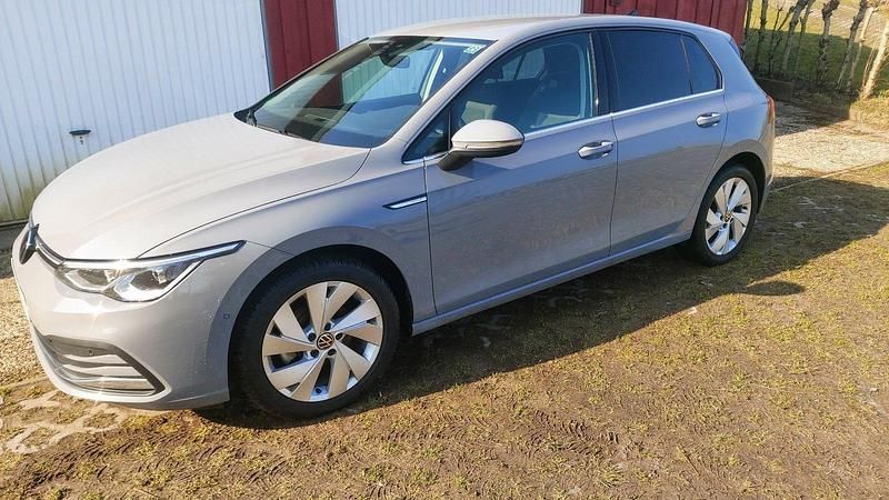 Gebraucht VW Golf VIII Style 150 PS (110 kW) 2024 Grau Limousine