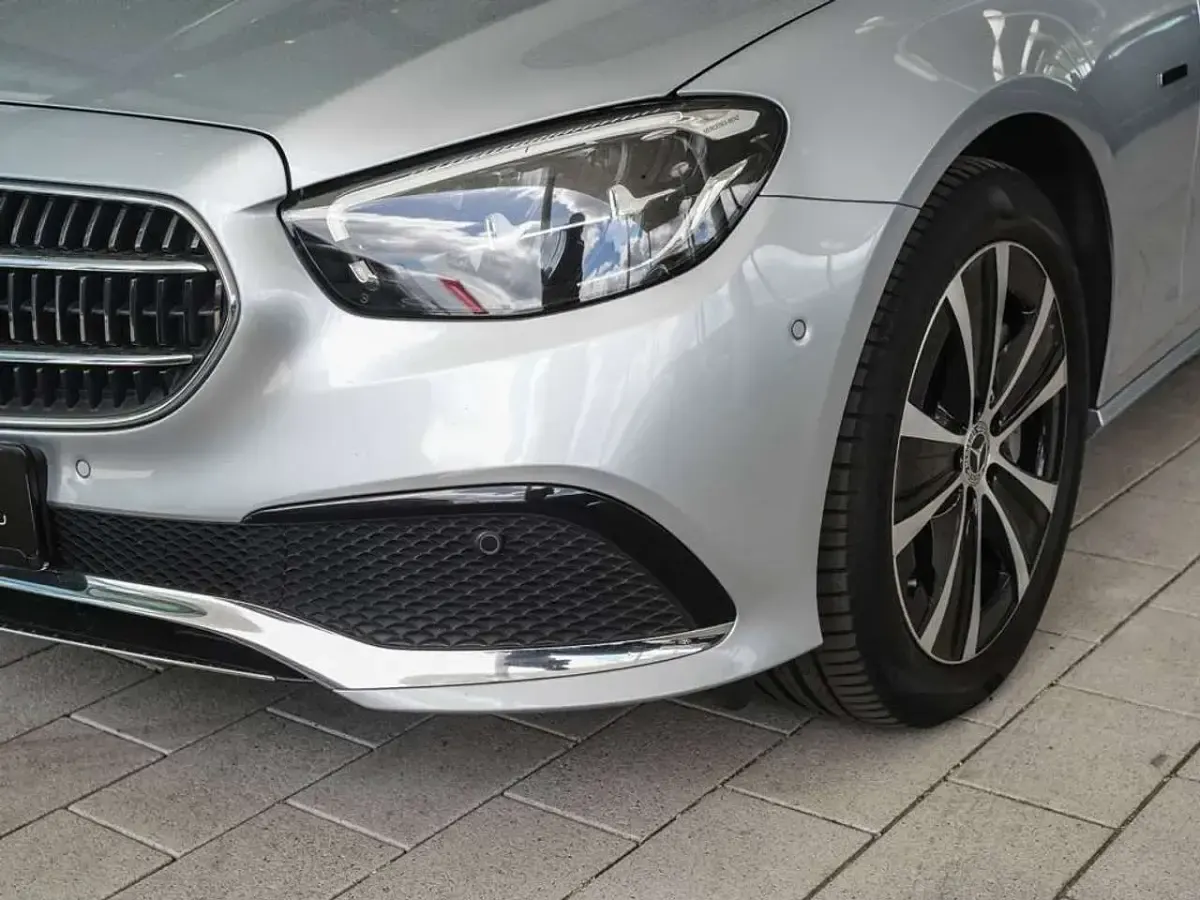 Gebraucht Mercedes E300 Avantgarde 306 PS (225 kW) 2021 Lack hightechsilber Kombi