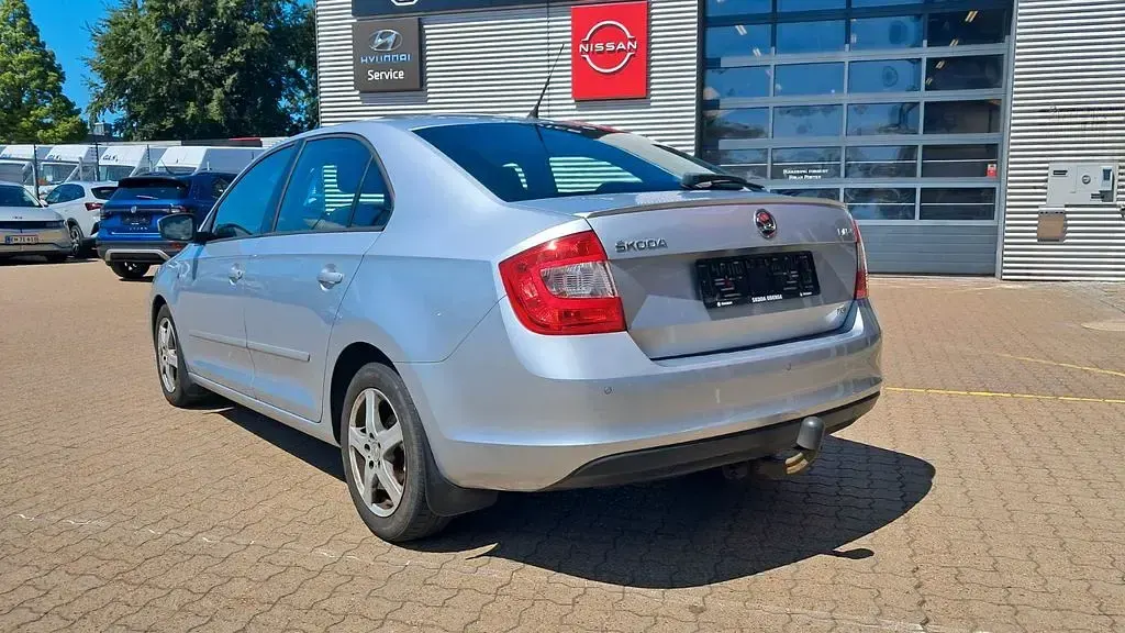 Gebraucht Skoda Rapid Ambition 122 PS (89 kW) 2013 Silber Kleinwagen