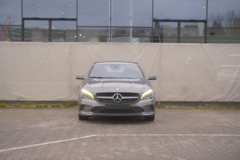 Gebraucht Mercedes CLA200 Shooting Brake 136 PS (100 kW) 2017 Grau Kombi