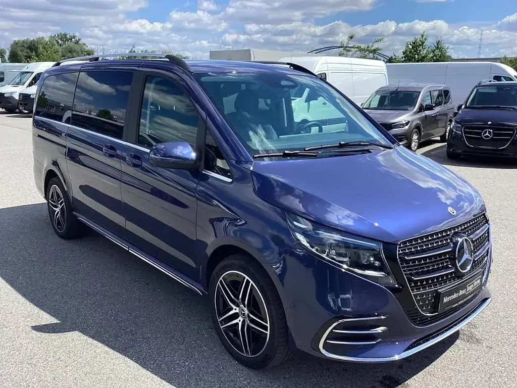 Gebraucht Mercedes V250 Avantgarde 190 PS (139 kW) 2025 Blau Van / Kleinbus