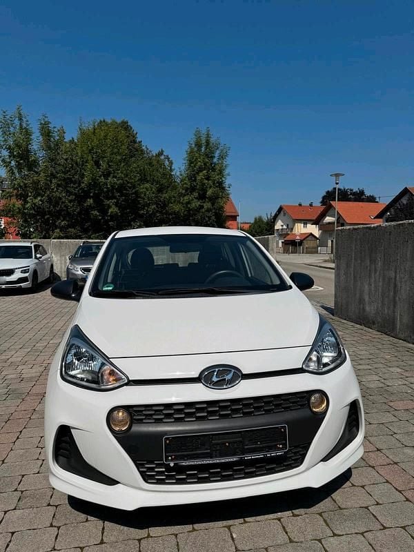 Gebraucht Hyundai i10 69 PS (50 kW) 2017 Weiß Kleinwagen