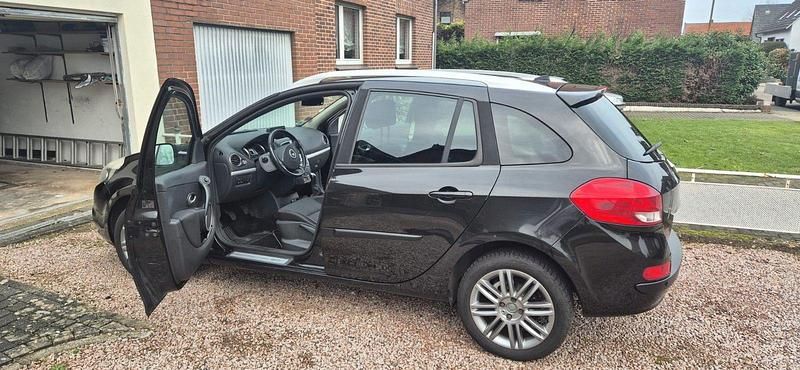 Schwarz Gebraucht 2010 Renault Clio GrandTour Dynamique Kombi | 2.950 € (Fairer Preis) - Bild 1/4