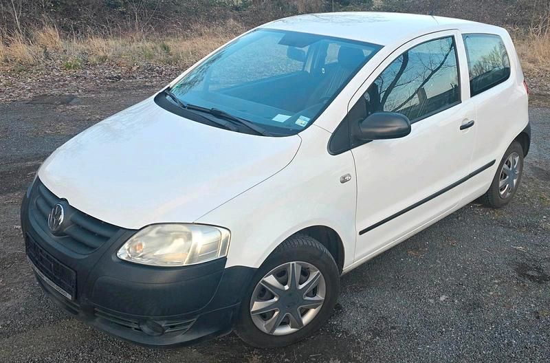 Gebraucht VW Fox 54 PS (39 kW) 2011 Weiß Kleinwagen