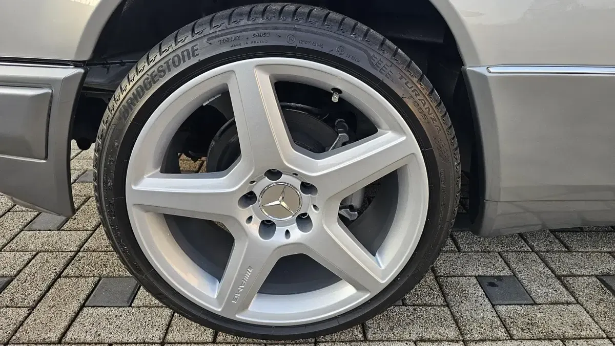Gebraucht Mercedes E200 75 PS (55 kW) 1994 Grau Limousine