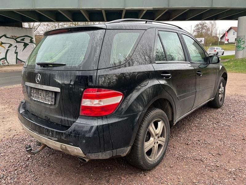 Gebraucht Mercedes ML320 224 PS (164 kW) 2006 Schwarz SUV