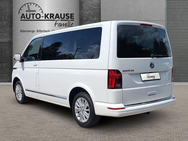 Second-hand VW Multivan Generation Six 150 CP (110 kW) 2022 Alb Monovolum