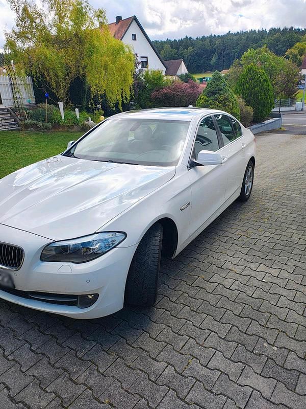 Gebraucht BMW 523 204 PS (150 kW) 2010 Weiß Limousine