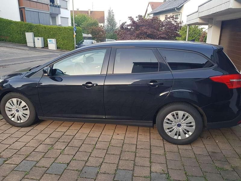 Gebraucht Ford Focus Trend 101 PS (74 kW) 2015 Kombi