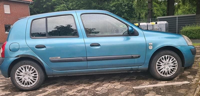 Blau Gebraucht 2003 Renault Clio II Kleinwagen | 1.500 € (Fairer Preis) - Bild 1/4