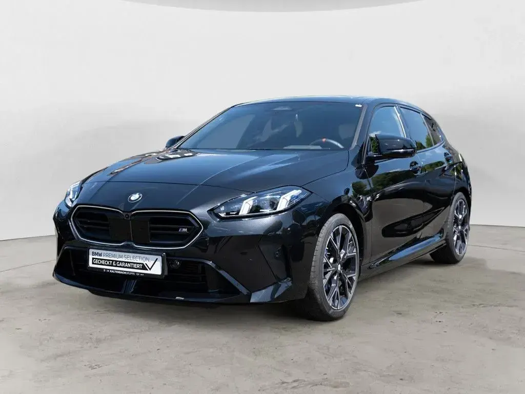Gebraucht BMW M135 Performance 300 PS (220 kW) 2025 Schwarz Kleinwagen