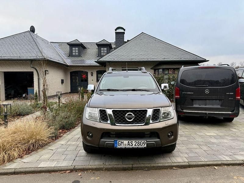 Gebraucht Nissan Navara 231 PS (169 kW) 2015 Bronze Abholung
