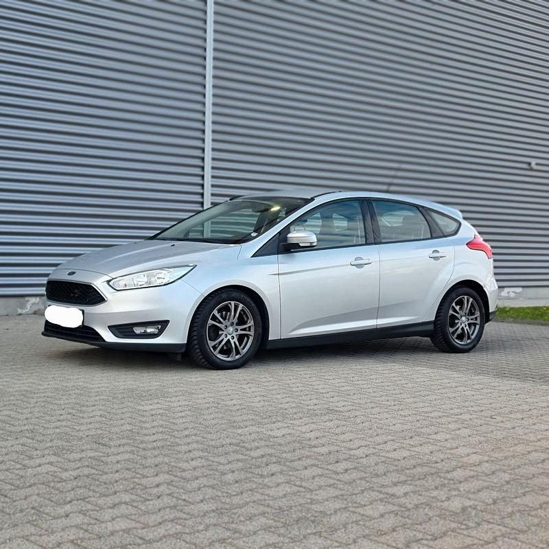 Gebraucht Ford Focus 120 PS (88 kW) 2017 Silber Limousine