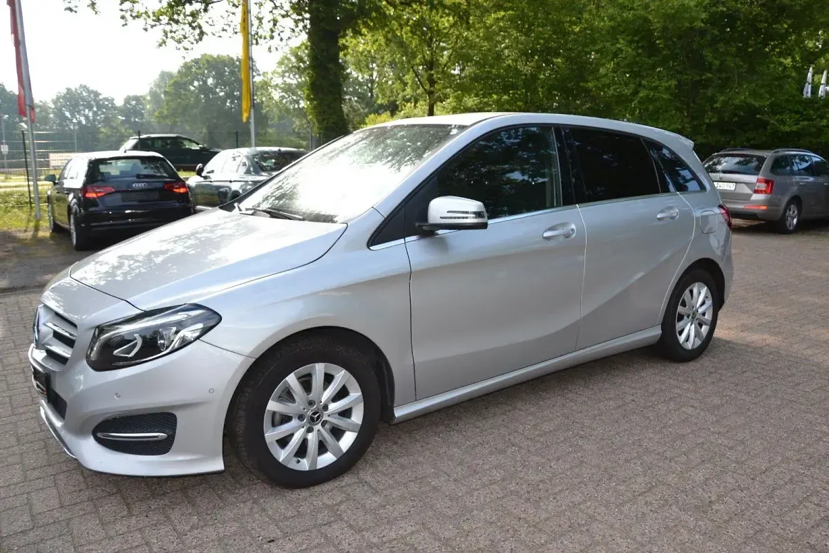 Gebraucht Mercedes B180 Style 109 PS (80 kW) 2017 Silber Kleinwagen