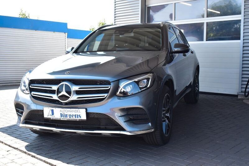 Grau Gebraucht 2017 Mercedes GLC250 AMG SUV | 28.990 € (Fairer Preis) - Bild 1/4