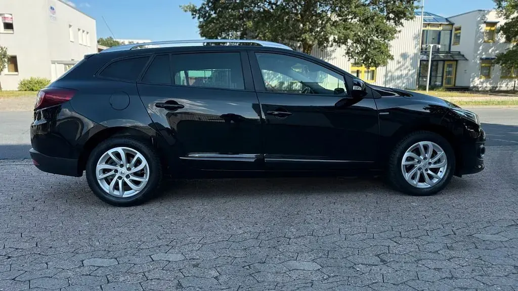 Gebraucht Renault Mégane III LIMITED 116 PS (85 kW) 2015 Schwarz Limousine