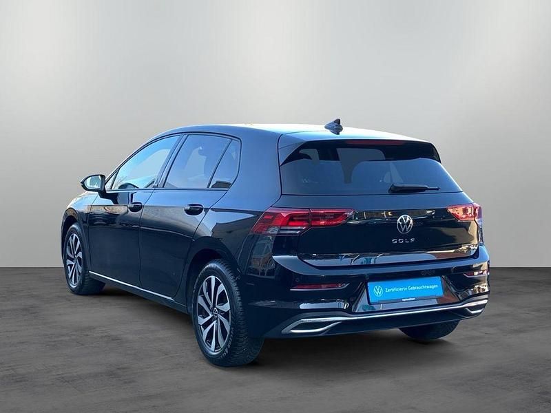 Gebraucht VW Golf VIII Active 150 PS (110 kW) 2023 Deep black perleffekt Limousine