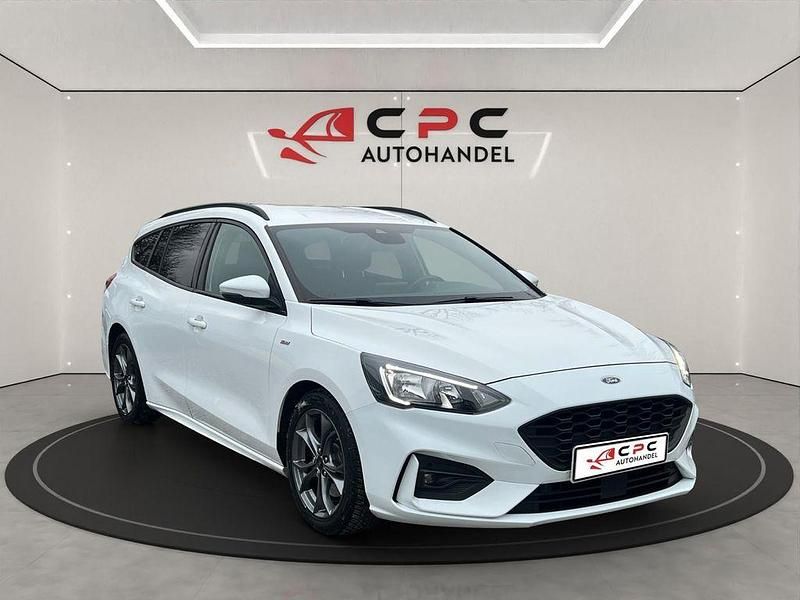Weiß Gebraucht 2019 Ford Focus ST-Line Limousine | 9.900 € (Fairer Preis) - Bild 1/4