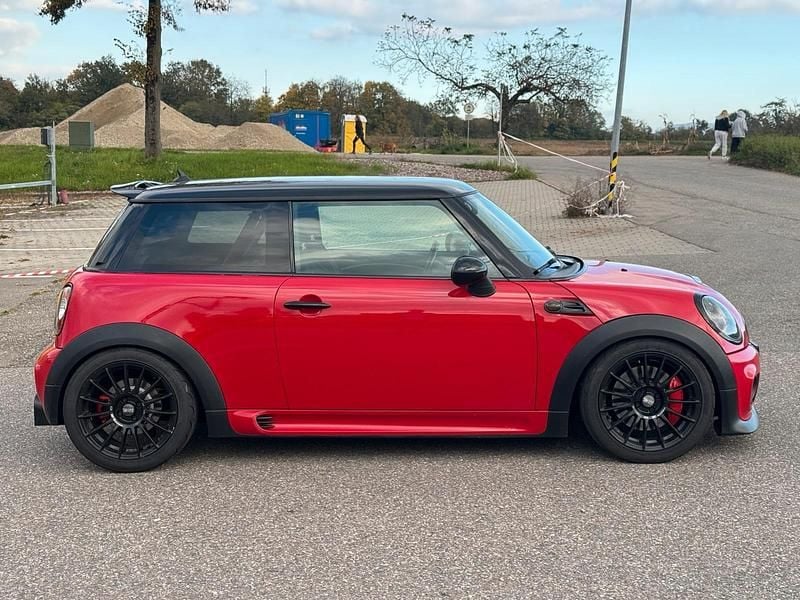 Rot Gebraucht 2009 Mini John Cooper Works Kleinwagen | 16.000 € (Teuer) - Bild 1/4