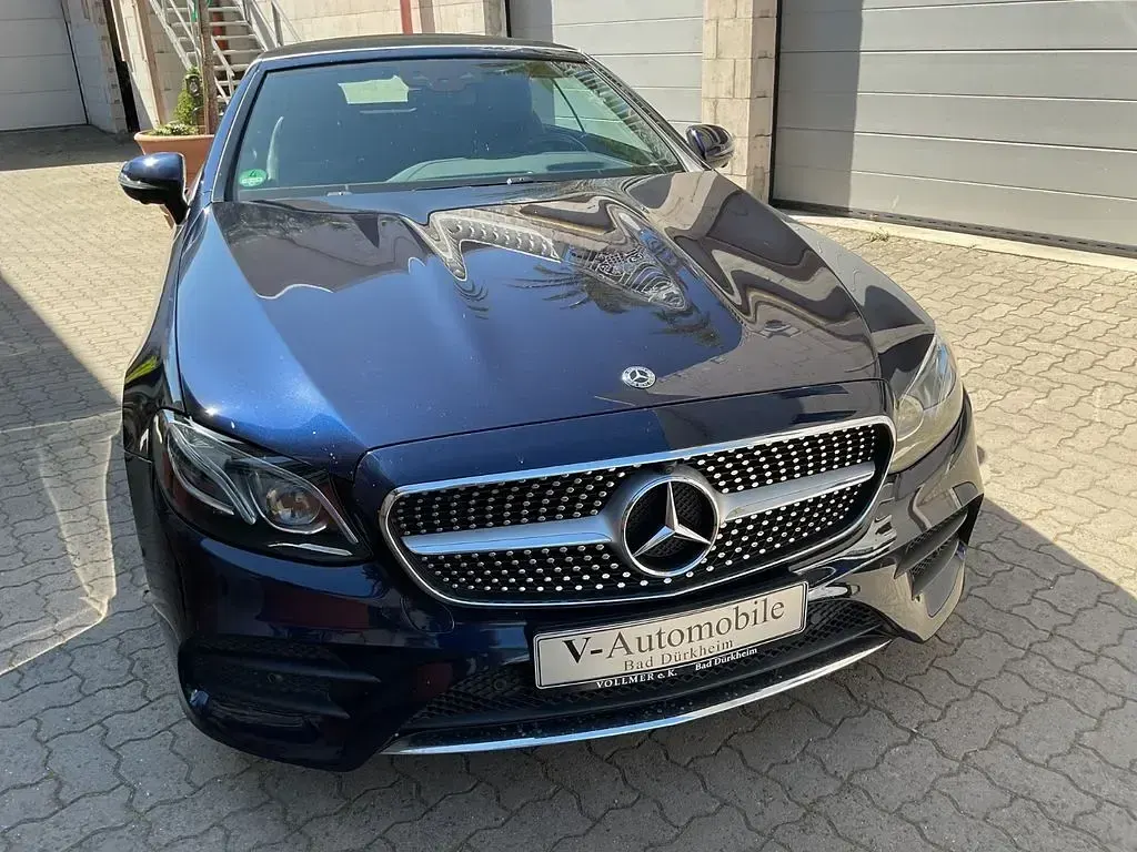 Gebraucht Mercedes E220 AMG line 194 PS (142 kW) 2019 Blau Cabrio