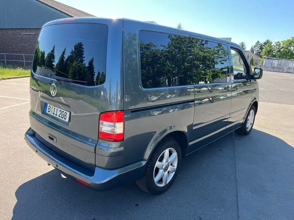 Gebraucht VW Multivan 174 PS (127 kW) 2007 Grau Van / Kleinbus