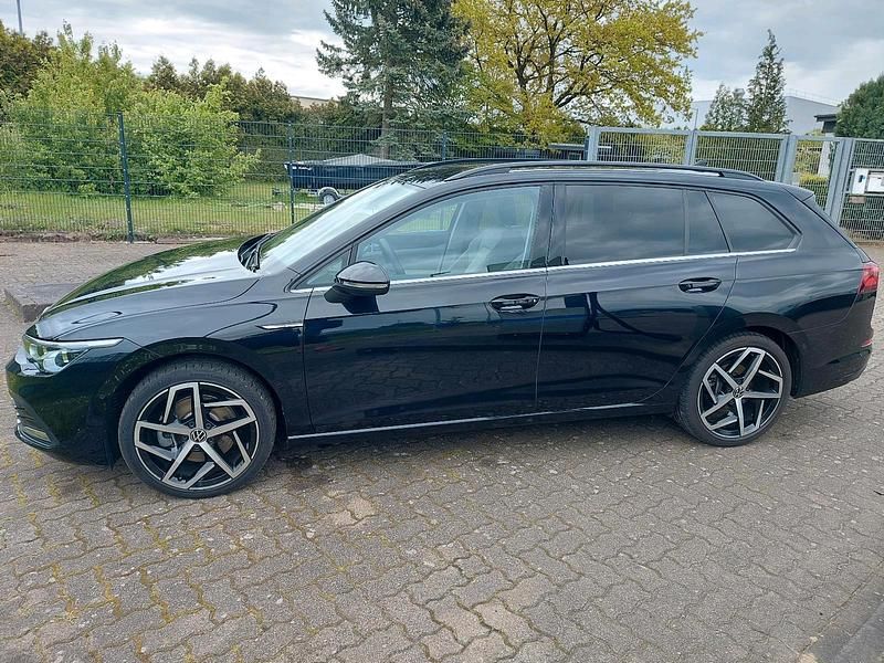 Gebraucht VW Golf VIII Style 150 PS (110 kW) 2021 Schwarz Kombi