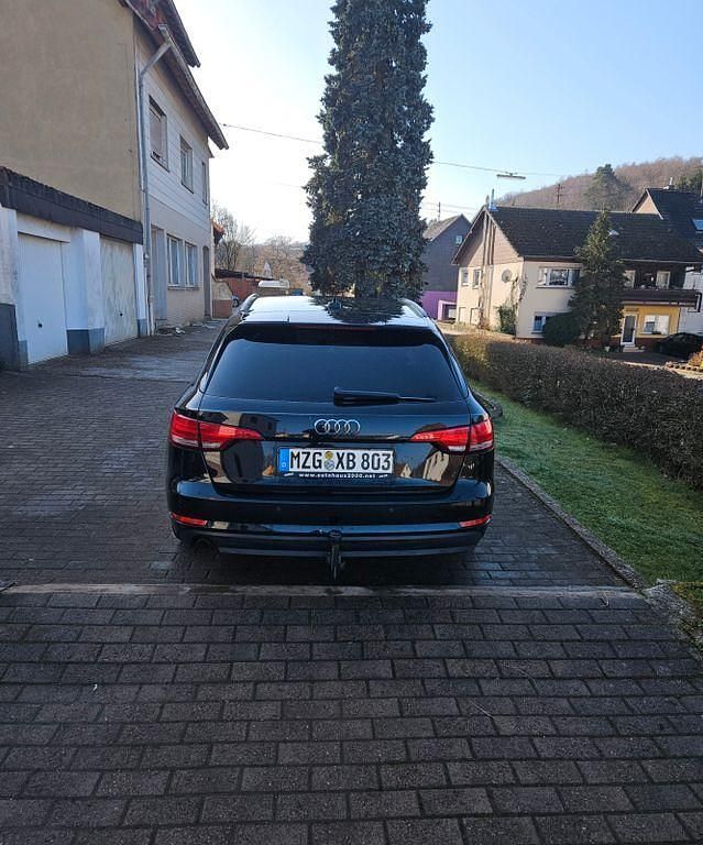 Gebraucht Audi A4 Comfort 150 PS (110 kW) 2016 Schwarz Kombi