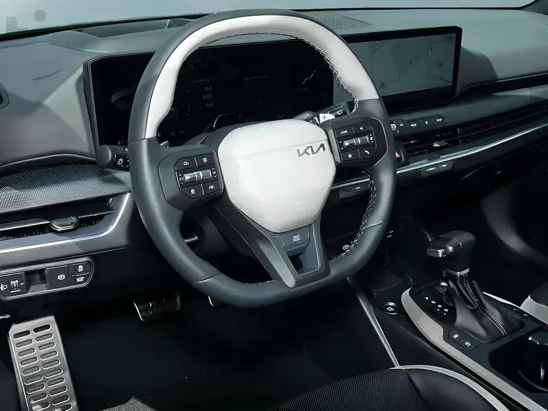 Neu Kia K4 GT 179 PS (131 kW) 2026 Grau Kombi