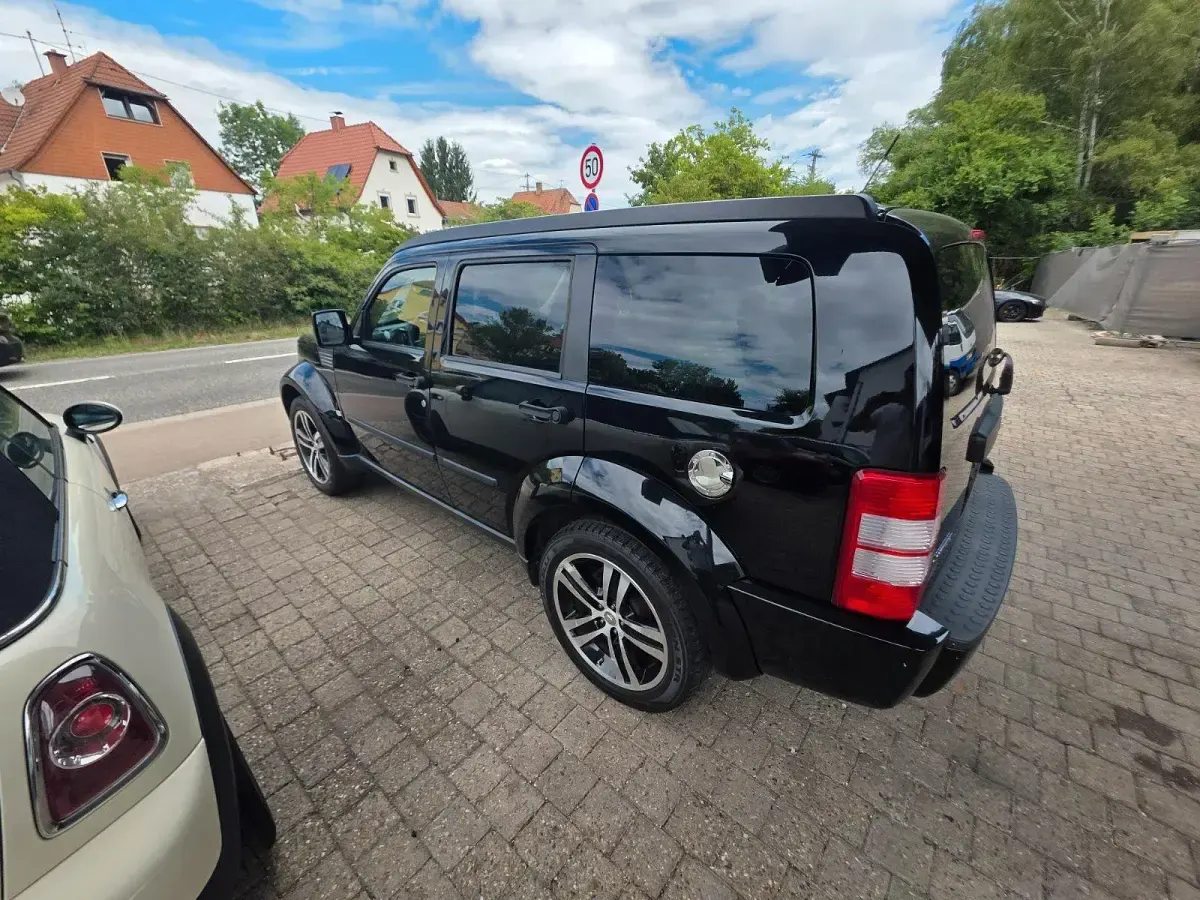 Gebraucht Dodge Nitro SE 177 PS (130 kW) 2008 Schwarz SUV